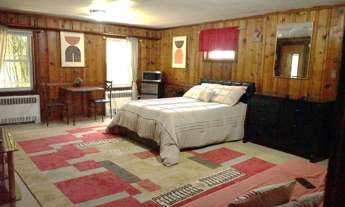 East Flatbush Apartment | Cozy & Private Guest Suite w/Bath & Separate Entry