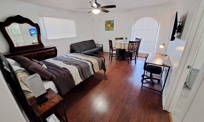 The Colony Apartment | Cozy & Private StudioApt @northDFW - The Colony Long Stays Welcome! Up to 30%off