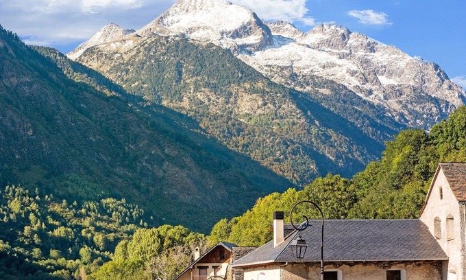 Boi Apartment | Cozy Pyrenees Getaway