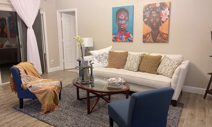Orlando House | Cozy Queen Bedroom near to MCO, Conventions C. Parks, Shopping area and more.