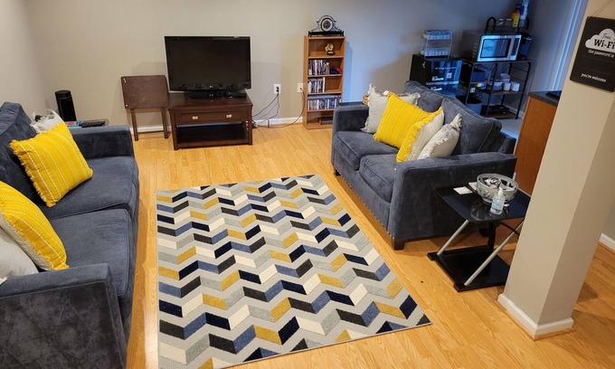 Dale City House | Cozy Queen Suite