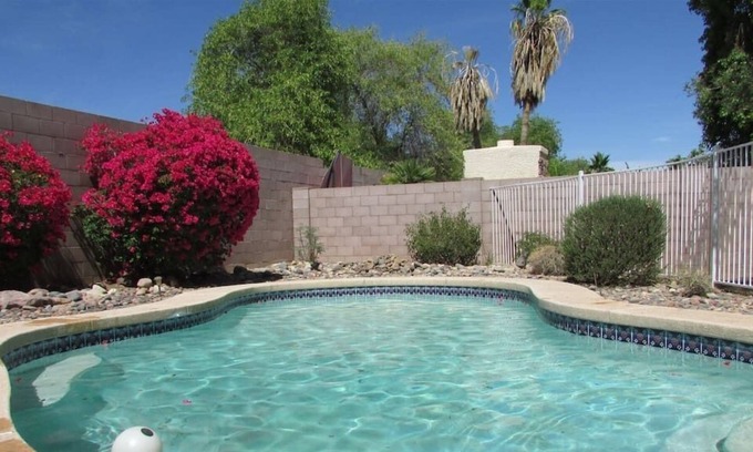 Peoria House | Cozy quiet and quaint house w/ pool, BBQ