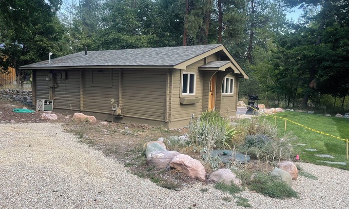 Upper Rattlesnake Cabin | Cozy Rattlesnake Creekside Cabin Retreat