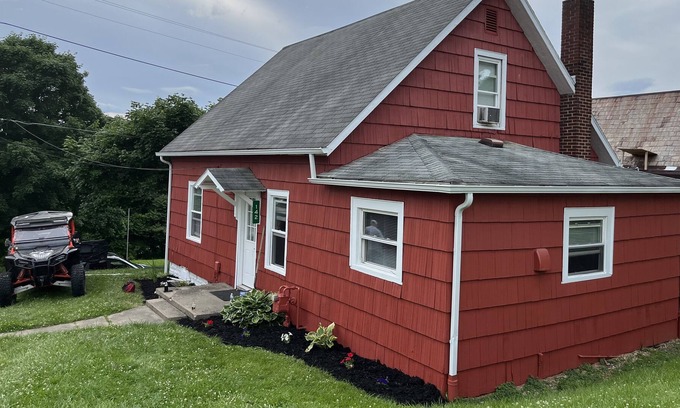 Carbon Hill Cottage | Cozy Red Cottage