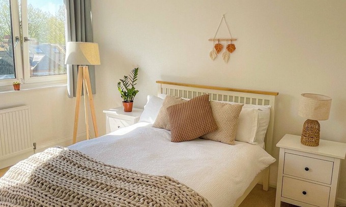 Tooting Apartment | Cozy Relaxing 3 Bed Apartment - 25 mins to Central London