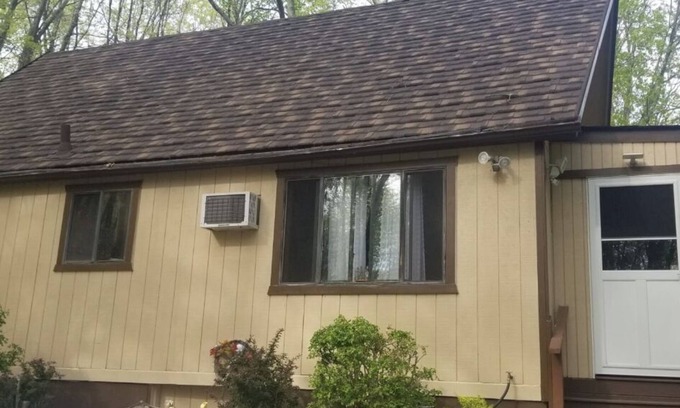 East Stroudsburg Cabin | Cozy relaxing cabin in energizing area of woods. — 5 minute walk from the river!