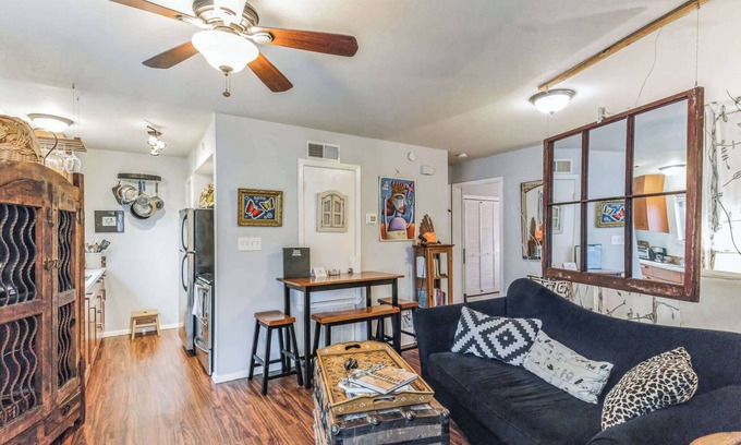 Riverside Condo | Cozy Retreat in Central East Austin