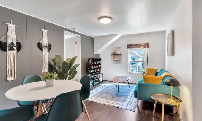 Berkley Apartment | Cozy Retreat in the Heart of Berkley