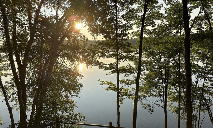Eagle River Cottage | Cozy Retreat: Unwind in a cozy cabin on the shores of Kentuck Lake