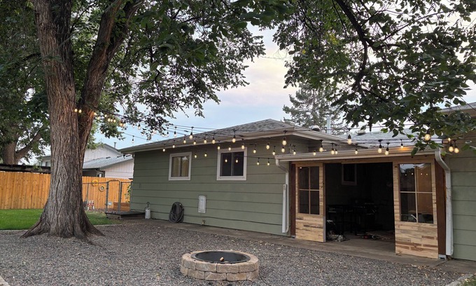 Windsor House | Cozy Retreat w/Sauna Near Downtown Windsor!