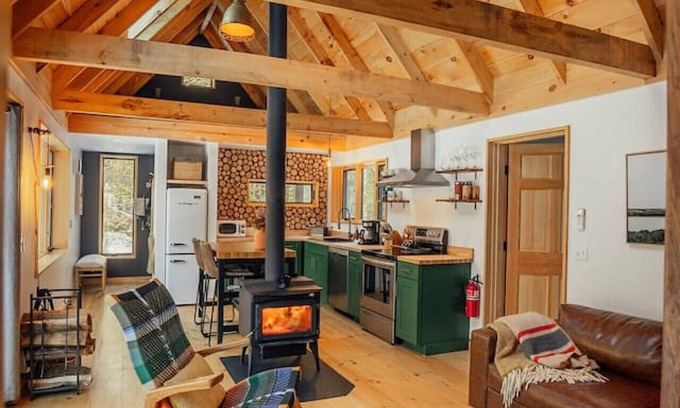 Freeport Apartment | Cozy Rock Cabin #thewaylifeshouldbe