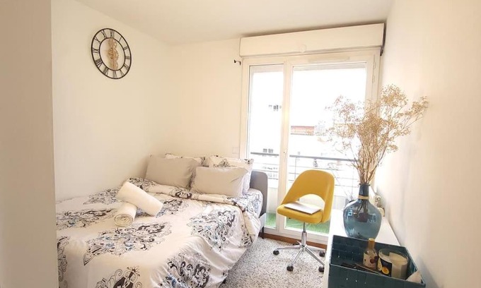 Faubourg de l'Arche Apartment | Cozy Room with Private Bathroom near Paris LaDefense Arena