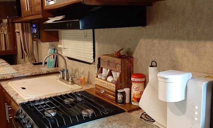 Somerville House | Cozy RV at entrance to Lake Somerville