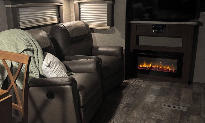 Round Top House | Cozy RV in Awesome Round Top with everything needed for a wonderful stay.