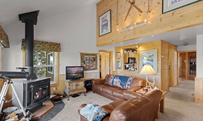 Cripple Creek Cabin | Cozy Secluded Cabin with Views & Hot Tub