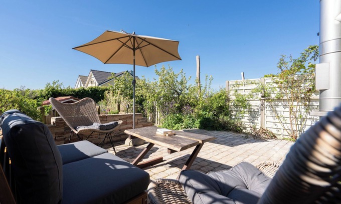 Fehmarn House | Cozy semi-detached house with fireplace, terrace and WiFi - your perfect retreat