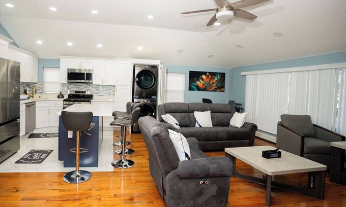 Rochdale Apartment | Cozy & Serene 3-bedroom Apartment with AC, WiFi,TV'S Near JFK Airport- Queens NY