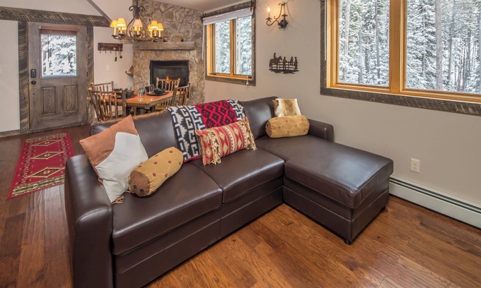 Big Sky Condo | Cozy ski-in/ski-out home w/fireplace & clawfoot tub - Little Plume Flat