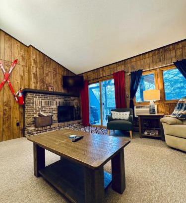 Bessemer Villa | Cozy Ski Lodge Condo I Alpen Villas at Powderhorn Mountain