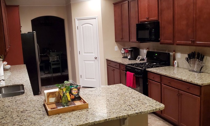 Lawrenceville Apartment | Cozy space with Self check-in and free Parking 🏡