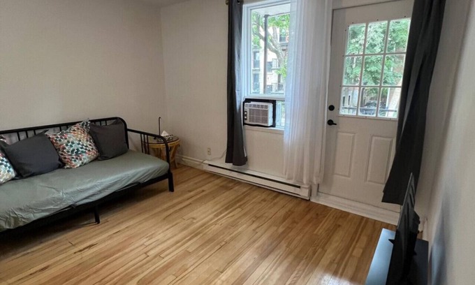 Maizerets Apartment | Cozy Stay 2 minutes from the child Jesus and 5 Mins from old Qc