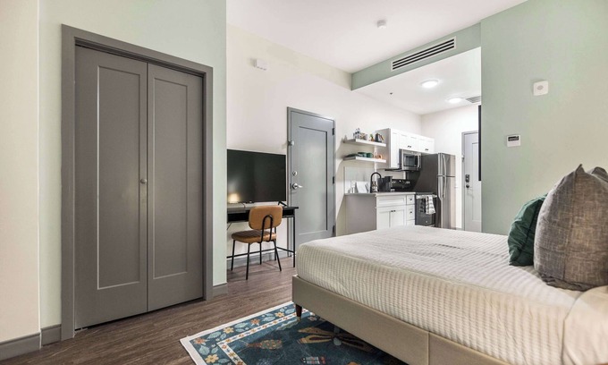 Macon Apartment | Cozy Stay Next To Atrium Hospital | Walk Score 74; Mercer Music at Capricorn – ~