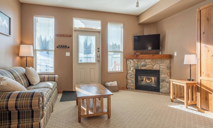 Silver Star Mountain Condo | Cozy studio condo at Creekside - pet friendly, easy ski-in/out - pet friendly!