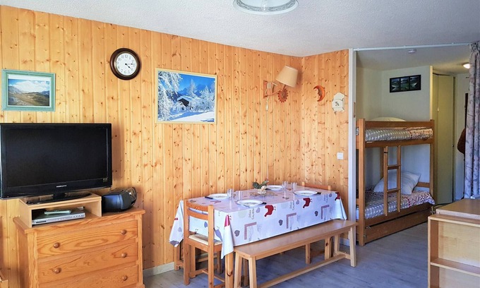 Orcieres-Merlette Apartment | Cozy Studio 30m² with Balcony, Sleeps 5, Ski-in/Ski-out, Pet Friendly - Orcières Merlette
