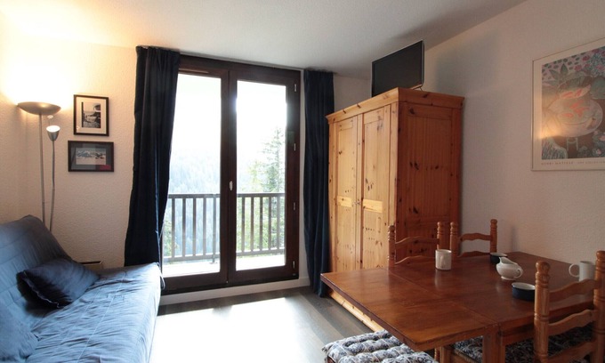 Flaine Apartment | Cozy studio 4 pers, Near slopes and shops, balcony, TV, ski locker