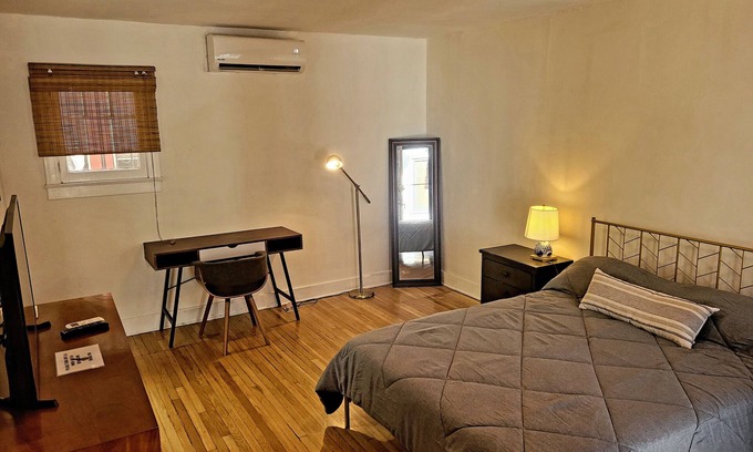 Hollywood Apartment | Cozy Studio Apartment in Hollywood!