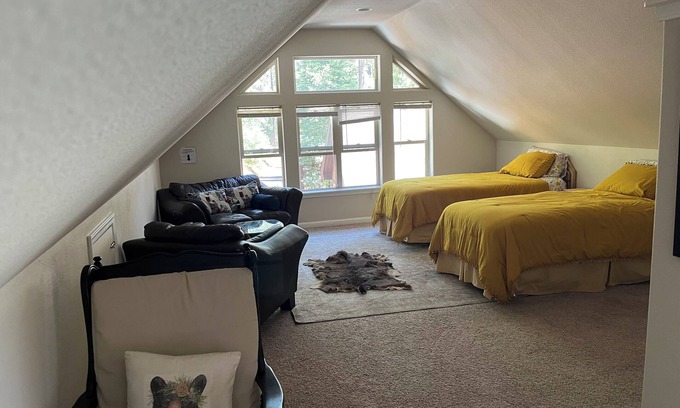 Arnold Cabin | Cozy studio cabin in Arnold California with WiFi, AC