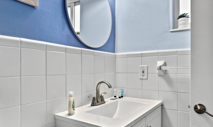 Middle River Terrace Apartment | Cozy studio close to Wilton Manors