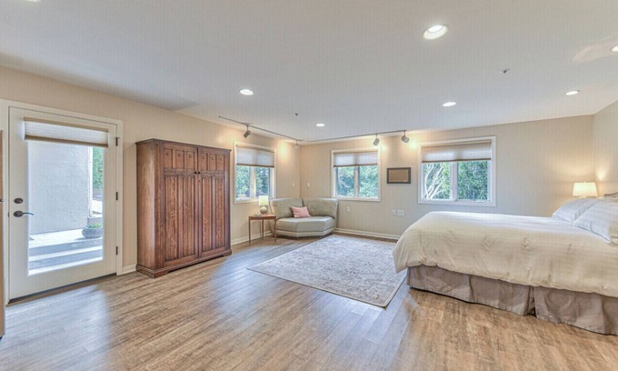 Monterey Apartment | Cozy studio "Del Monte Oaks " Rental-Great for extended stays with WiFi access