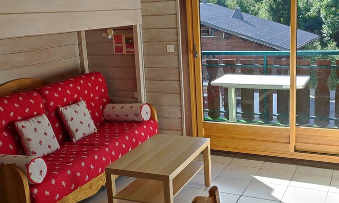 Chatel Apartment | Cozy Studio for 4 near Cable Car with Balcony and WiFi in Châtel