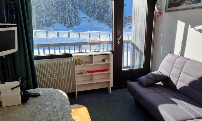 Flaine Apartment | Cozy Studio for 4 on the Slopes, Near Ski Lift & Shops, Balcony with Ski Area View