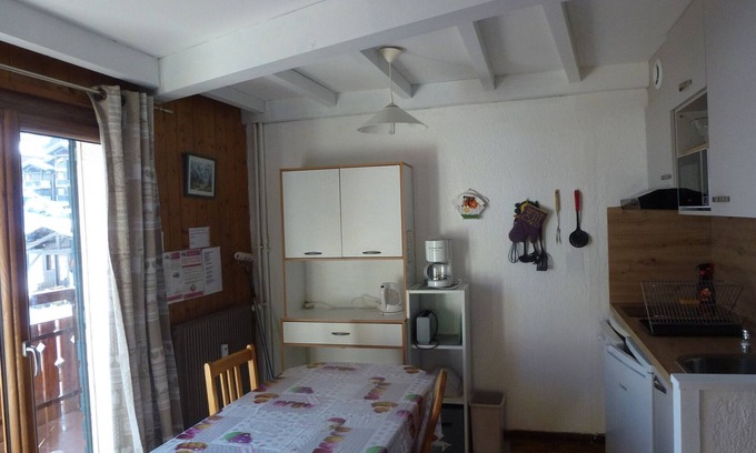 Les Gets Apartment | Cozy Studio for 4: Ski-In/Ski-Out, Balcony, Wi-Fi, Garage, Pet-Friendly