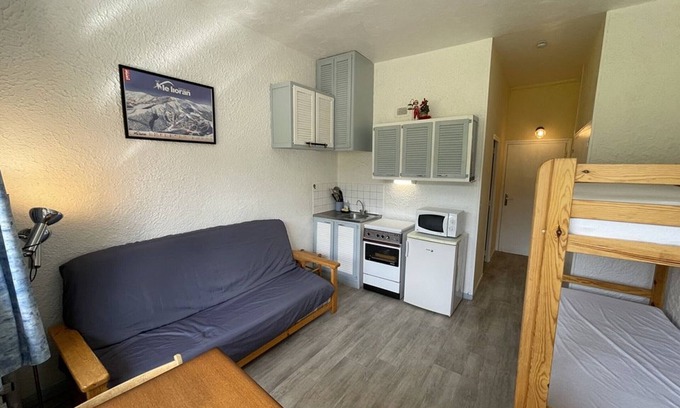 Laveissiere Apartment | Cozy Studio for 4, South-Facing Balcony, Heart of Ski Resort