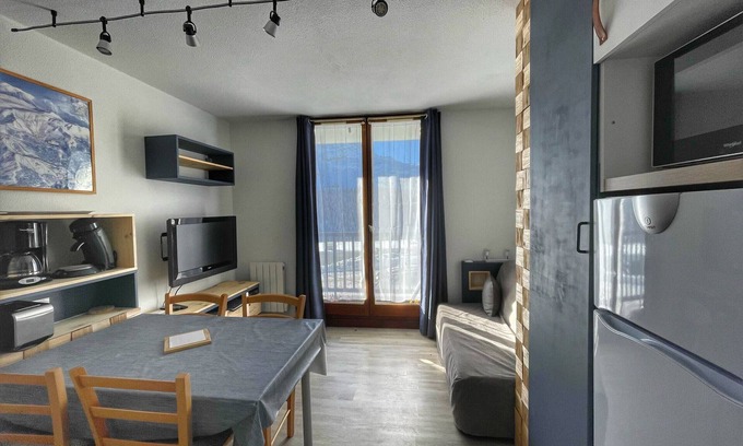 Flaine Apartment | Cozy Studio for 5, Near Ski Lift and Shops, South-Facing Balcony, Flaine Forest - Doris Residence