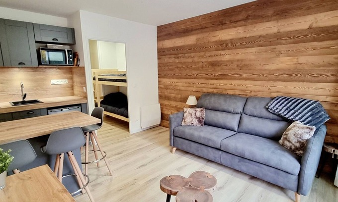 Le Devoluy Apartment | Cozy Studio for 4 at Les Fontettes, La Joue du Loup - Ski-In/Ski-Out!