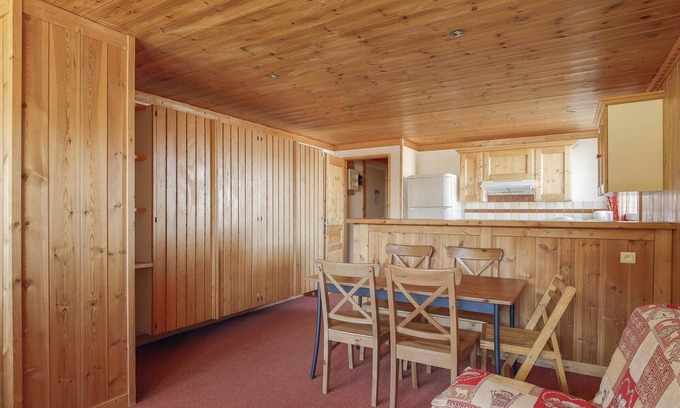 Arc-1600 Apartment | Cozy Studio Cabin for 5 in Arc 1600 – Ski-In/Ski-Out, Near Shops, Free WiFi