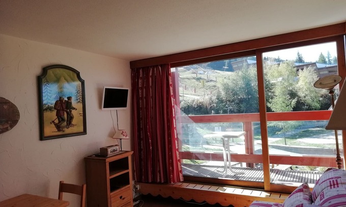 Arc-1600 Apartment | Cozy studio for 2, near slopes and shops
