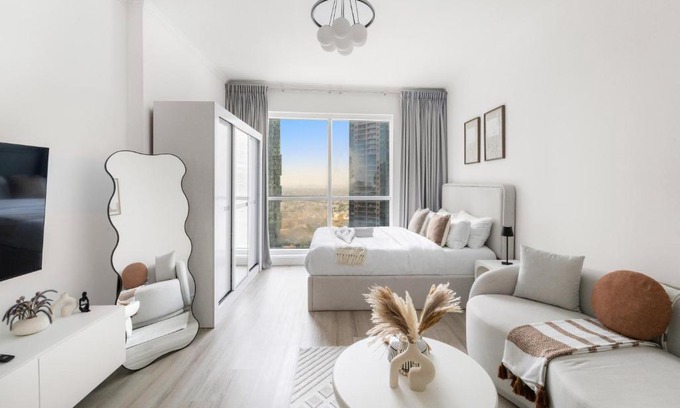 Jumeirah Lake Towers Apartment | Cozy Studio in Jumeirah Bay X1