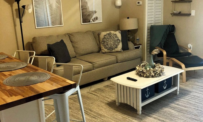 New Smyrna Beach Apartment | Cozy studio in wonderful New Smyrna Beach walking distance to 27th ramp and park