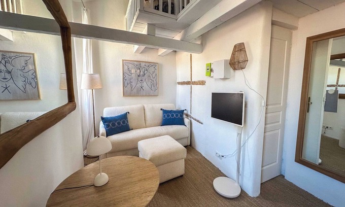 Saint-Tropez City Centre Apartment | Cozy Studio– Mezzanine/2P– Central/Port St-Tropez