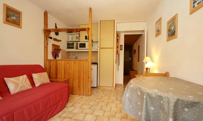 Les Houches Apartment | Cozy Studio w/Balcony for 4, Near Prarion Cable Cars, Les Houches