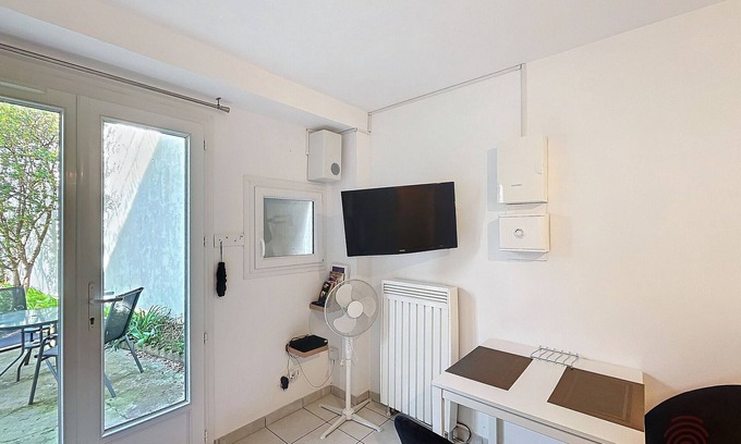Lamalou-les-Bains Apartment | "Cozy Studio with Terrace, Parking, and WiFi Near Thermal Baths in Lamalou-les-Bains"