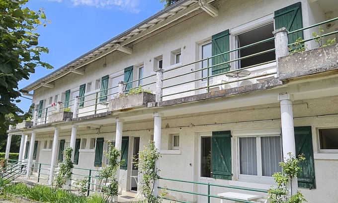 La Roche-Posay Apartment | Cozy studio with balcony, garden, WIFI and parking near the spa
