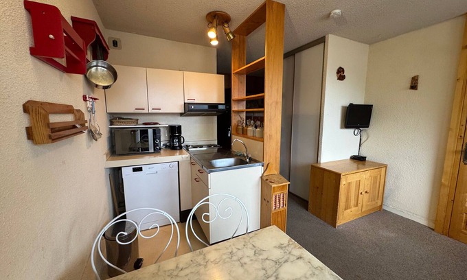 Saint-Chaffrey Apartment | Cozy Studio with Mountain Area · Ski-in/Ski-out · Private Ski Locker