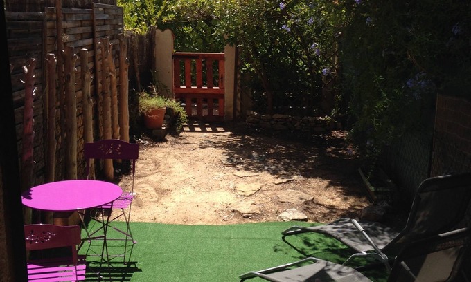 Cassis Apartment | cozy studio with private garden