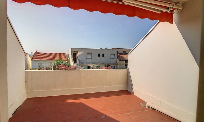 Carnon-Plage Apartment | Cozy Studio with Sunny Terrace, Near Beach and Port, South-Facing